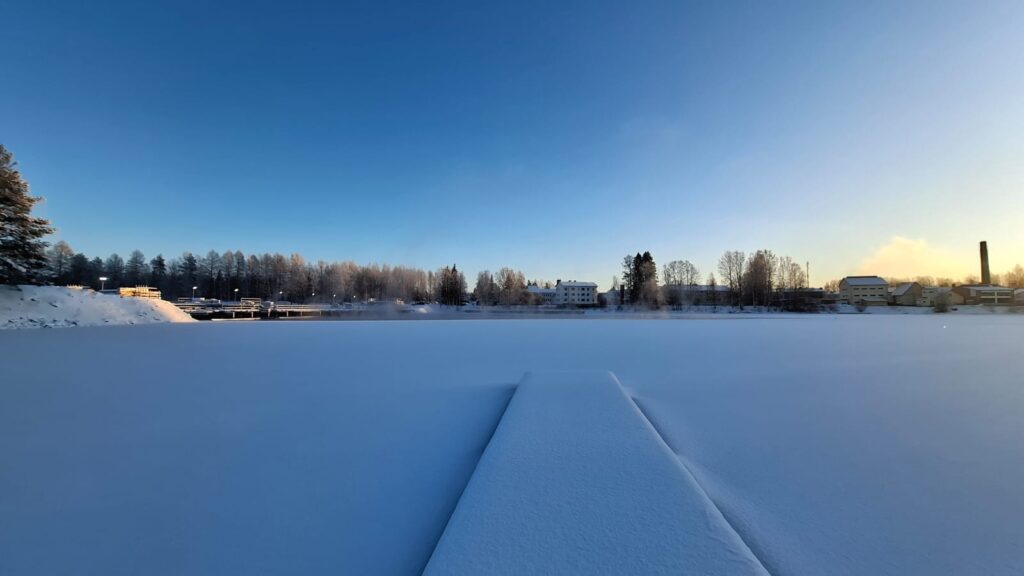 Siltatyömaa pakkaspäivänä. Joulukuu 2025.